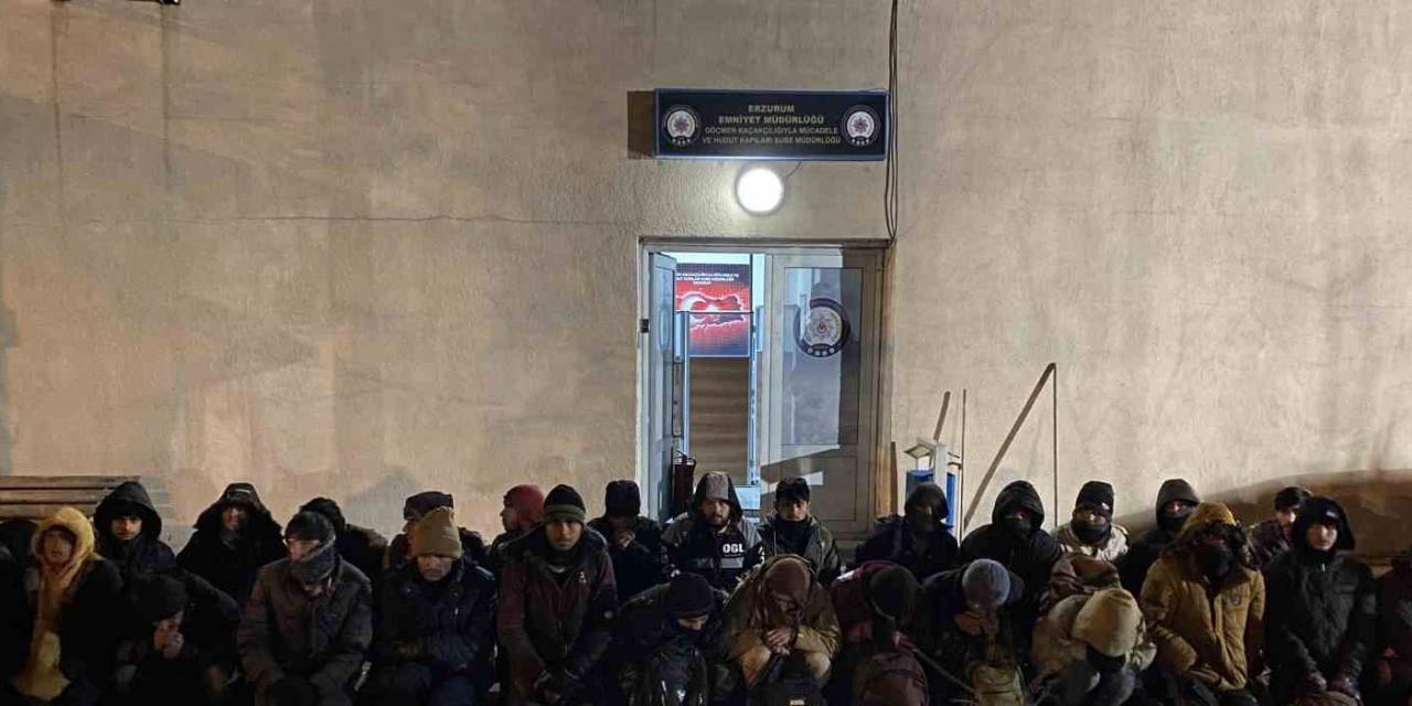 Kargo Aracının Kasasında 41 Düzensiz Göçmen Yakalandı
