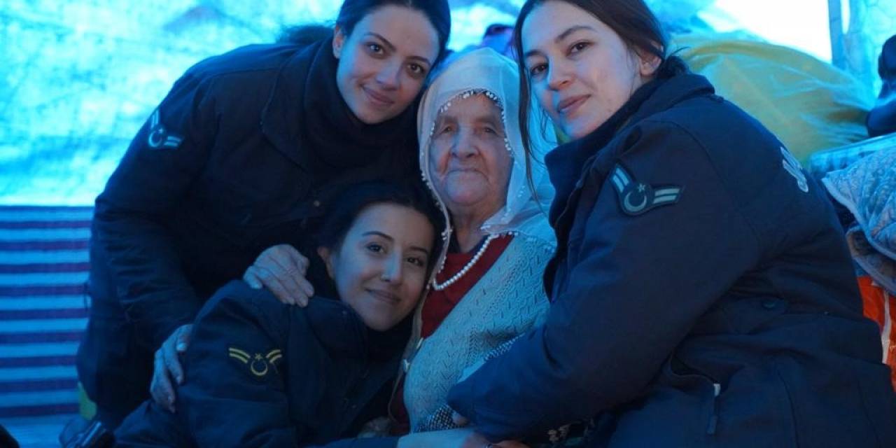 Kadın Astsubaylar Deprem Bölgesinde