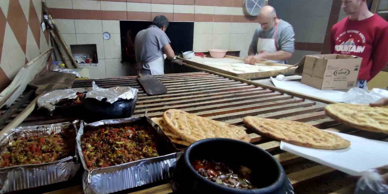 Çemişgezek’te Fırıncıların Yoğun Ramazan Mesaisi Devam Ediyor