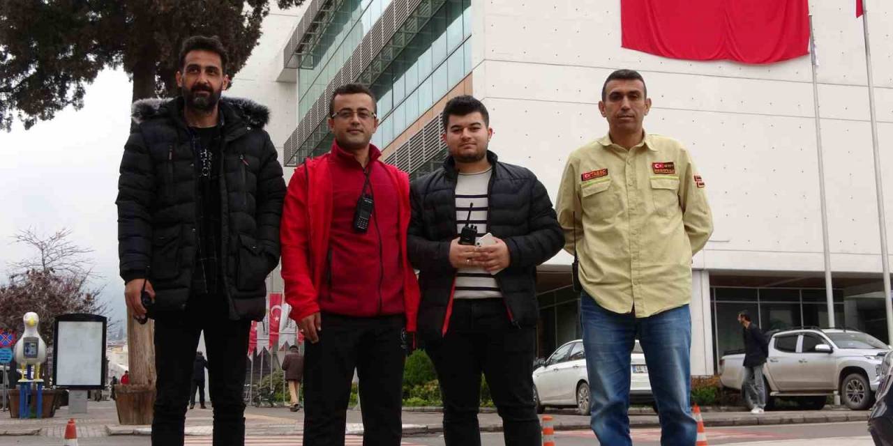 Deprem Günü, Haberleşmeye Amatör Telsizcileri Destek Olmuş