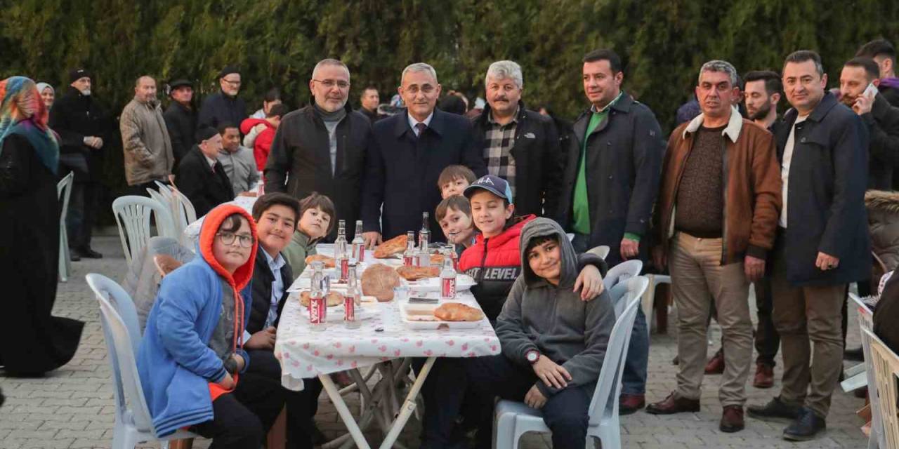 Belediyeden Akkent, İnköy, Parmakören Ve Hilalkent Mahallesi Sakinlerine İftar