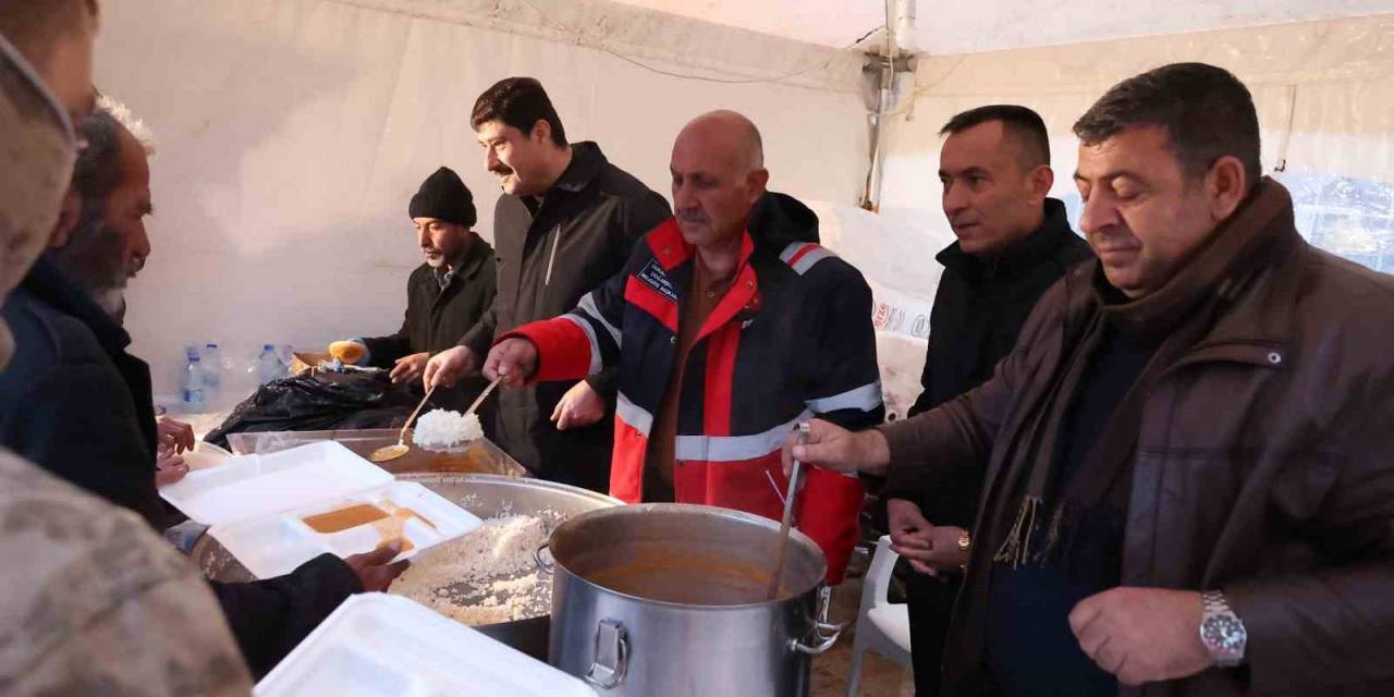 Kahramankazan Belediyesi Doğanşehir’de İftar Çadırı Kurdu