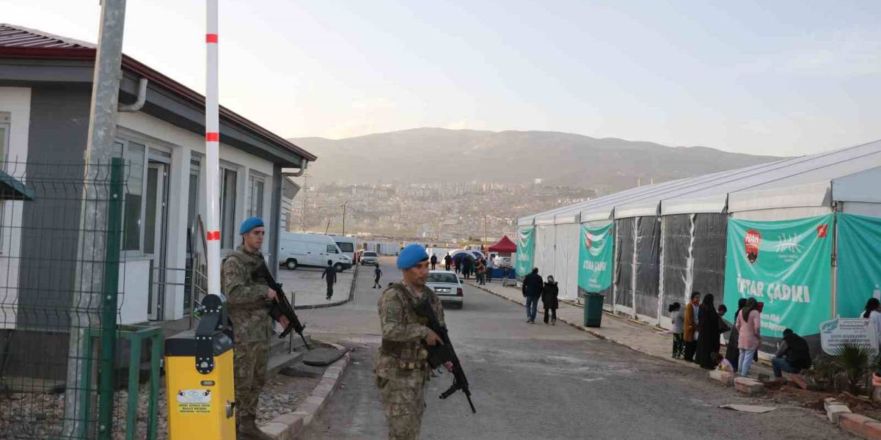 Mehmetçik Depremzedelerin Umudu Oldu