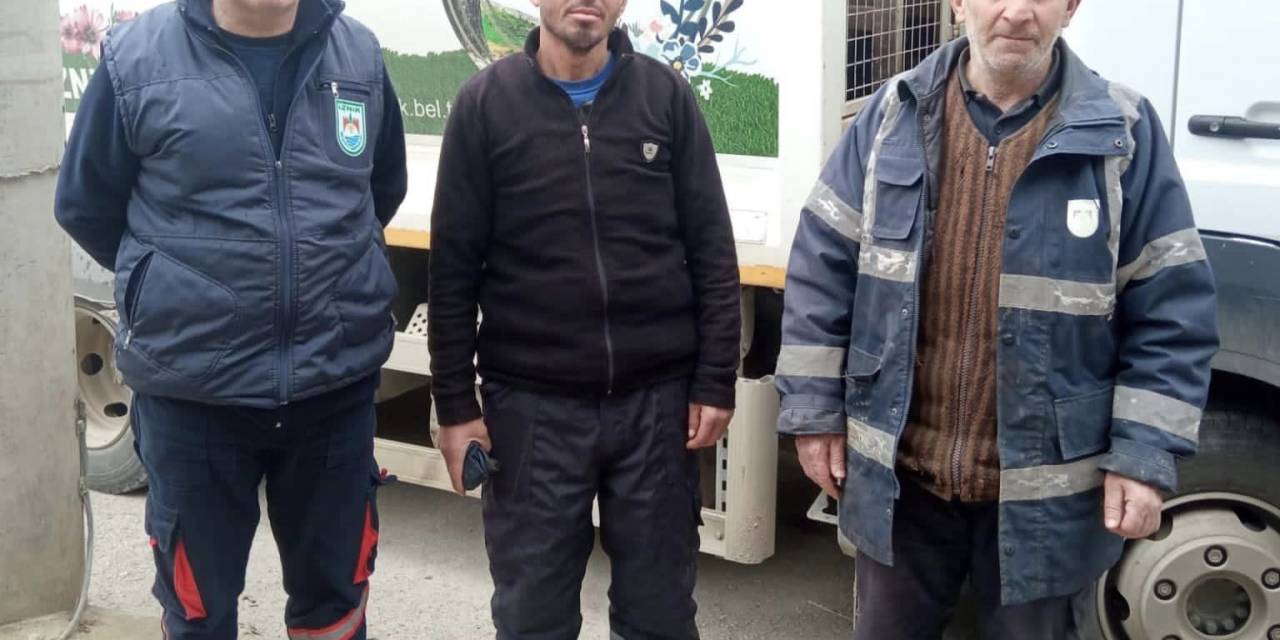 İznik’te Çöp Konteynırında Bulunan Para Sahibine Ulaştırıldı