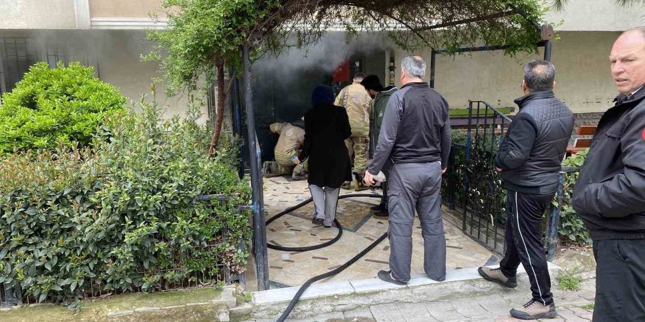 Küçükçekmece’de Yangın Paniği: 1 Kadın Ağır Yaralandı