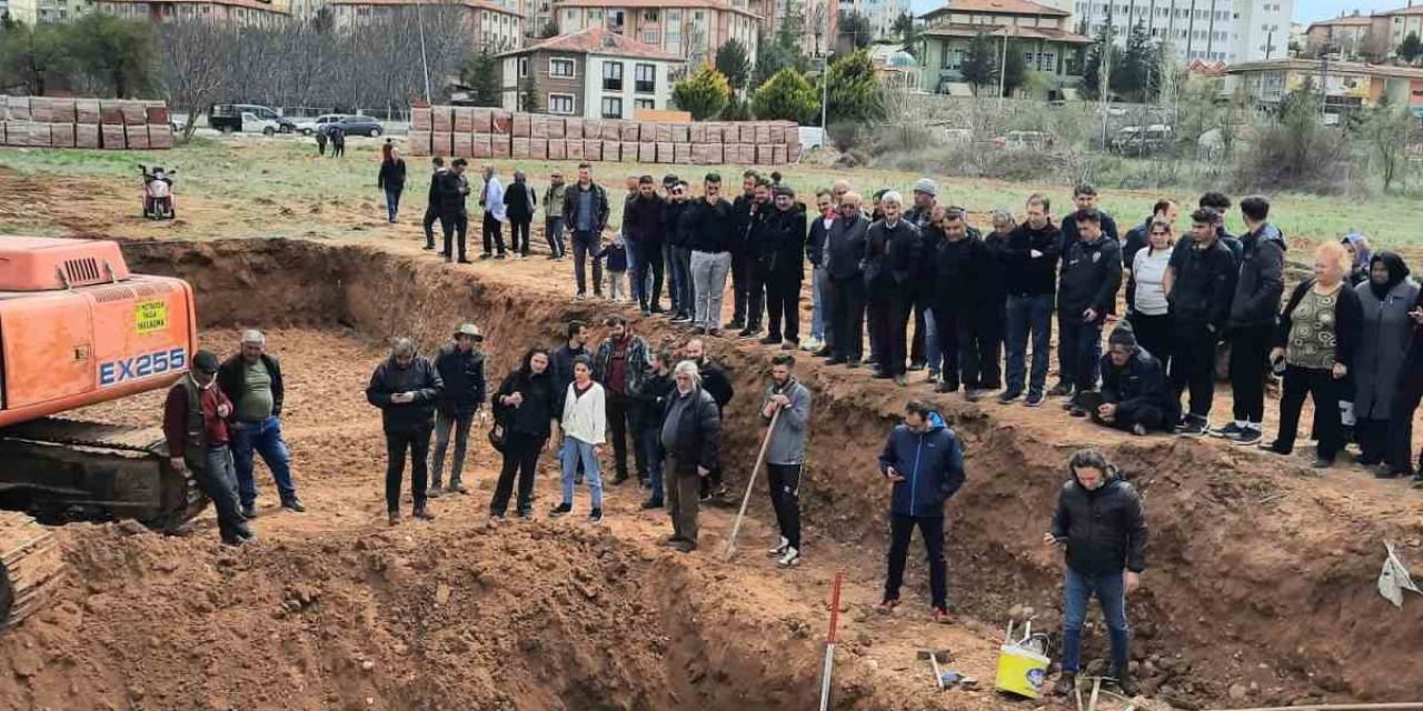 İnşaat Kazısında Bulunan Lahit İlk Belirlemelere Göre Roma Dönemine Ait