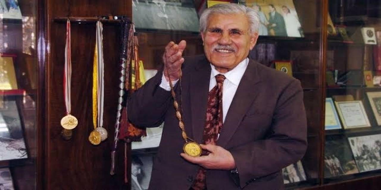 Olimpiyat Şampiyonu Milli Güreşçi İsmet Atlı, Kabri Başında Anıldı