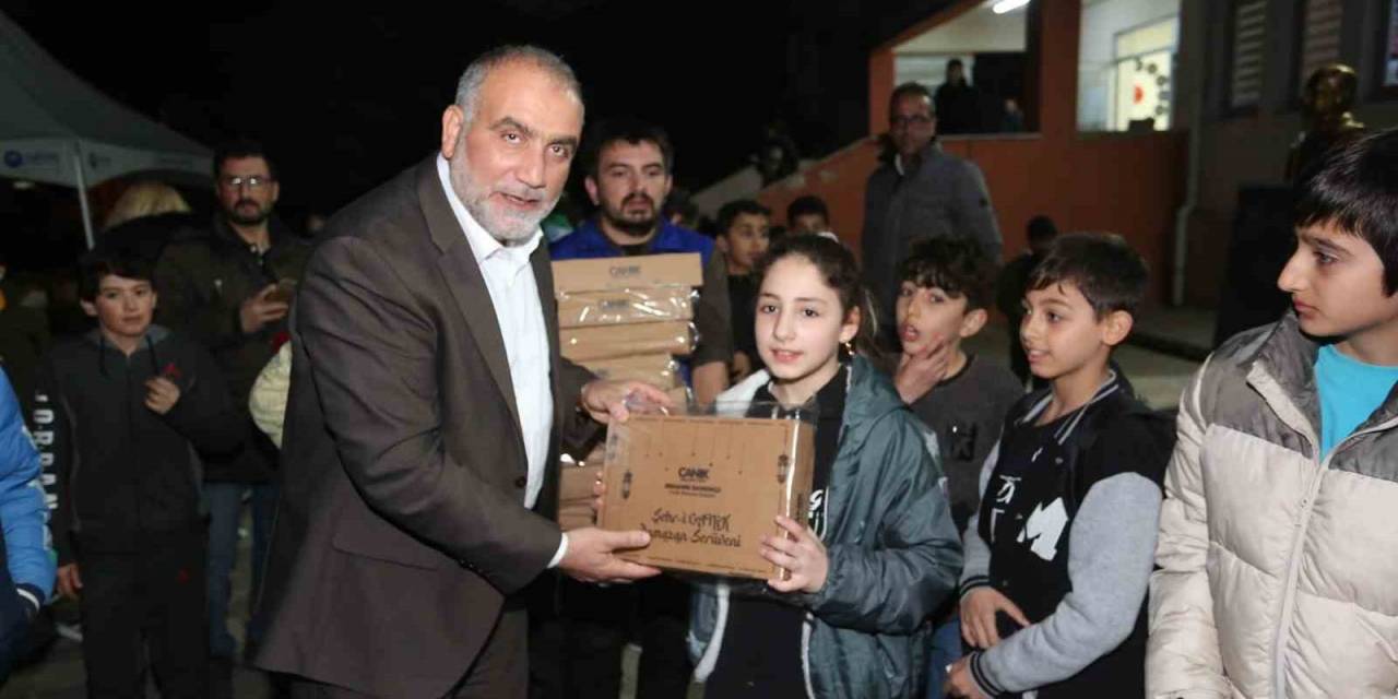 Başkan Sandıkçı’dan Öğrencilere Sürpriz Hediyeler