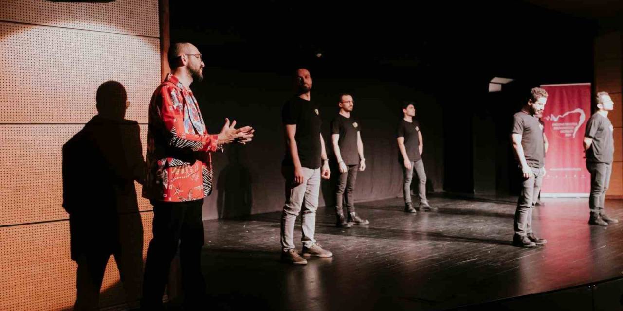 Samsun’da Depremzedeler Yararına Tiyatro