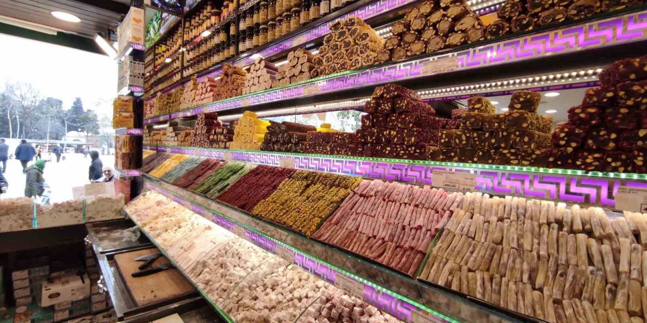 Ramazan’ın Başında Hurmaya Olan Talep Yerini Şekerlemelere Bıraktı