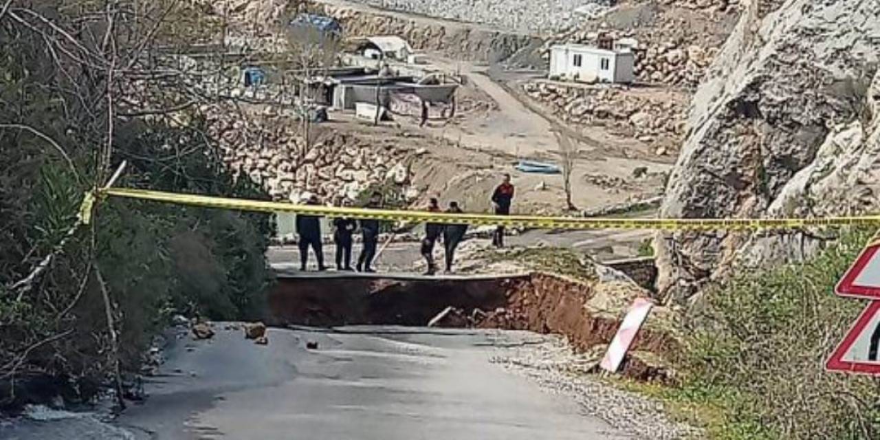 Kahta’da Köylere Ulaşım Sağlayan Yol Heyelan Nedeniyle Kapandı