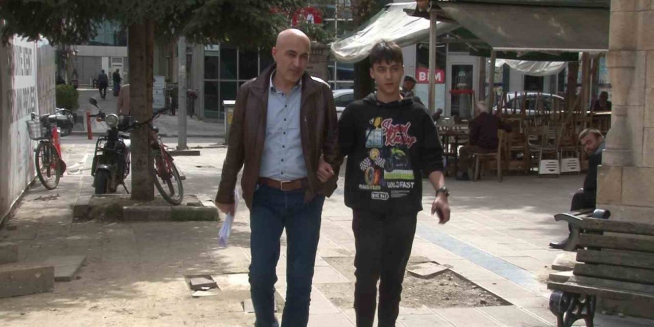 Annenin Kaput Üstündeki Yolculuğuna Babadan Açıklama: "ben Cani Değilim"