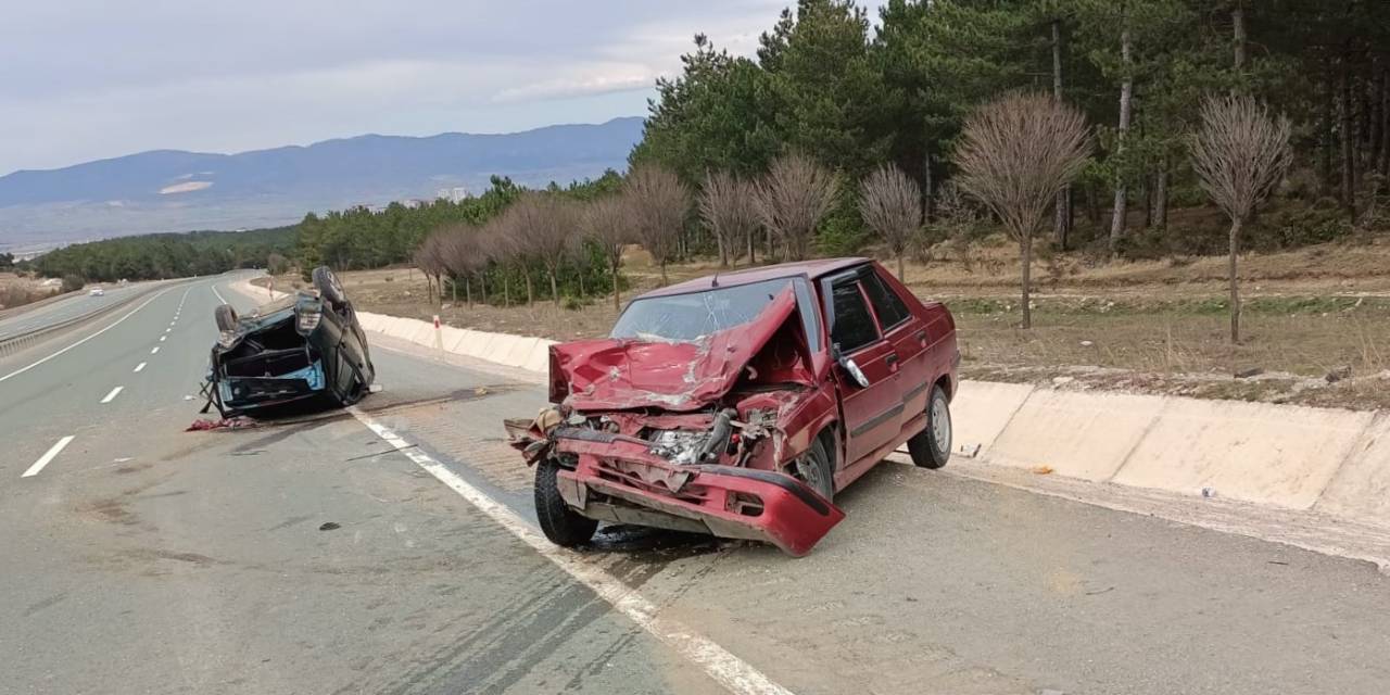 Kastamonu’da İki Otomobil Çarpıştı: 4 Yaralı