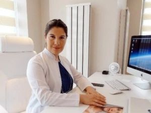 Yaz Aylarında Büyük Ve Sarkık Göğüsler Mantara Sebep Oluyor