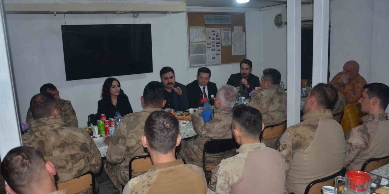 Kaymakam Ülkü, Kato Dağında Mehmetçikle İftar Açtı