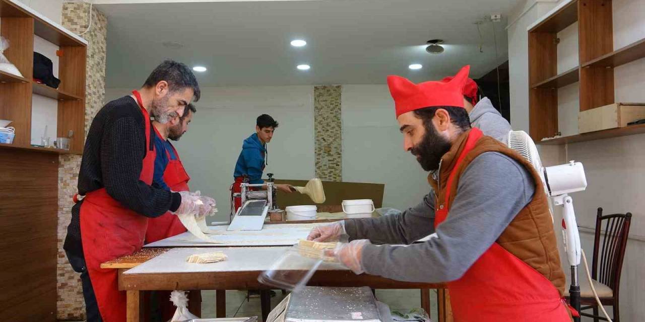 Depremin Etkilediği Hatay’da Ramazan’ın Vazgeçilmezi "küncülü Helva" Geleneği Sürüyor