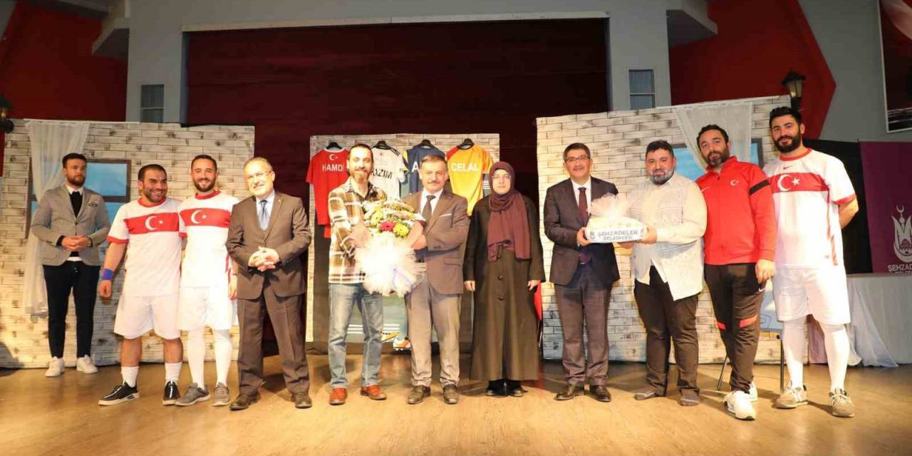 Manisa’da 15 Temmuz Şehitleri Tiyatroyla Anıldı