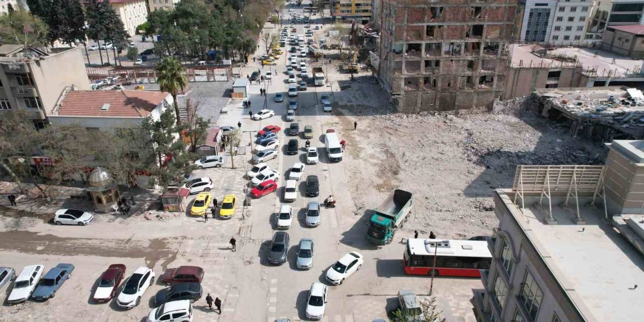 Kahramanmaraş’ta Araç Ve Yaya Trafiği Artmaya Başladı