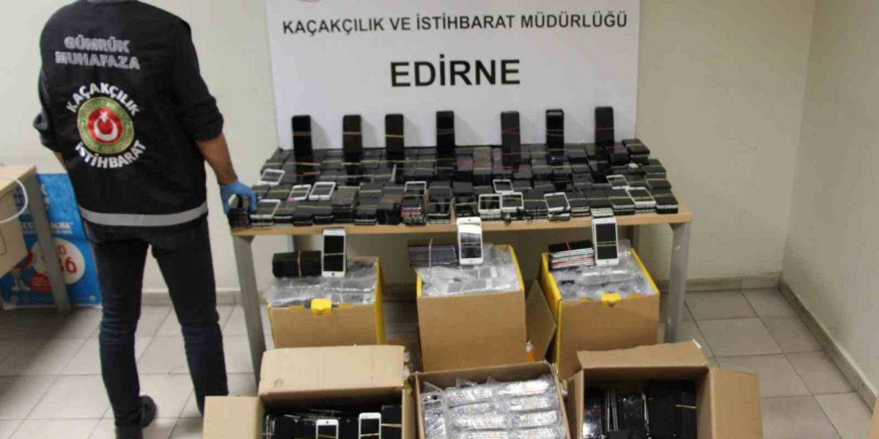 Kapıkule Gümrük Kapısı’nda 3 Milyon 730 Bin Lira Değerinde 6 Bin Adet Telefon Ele Geçirildi
