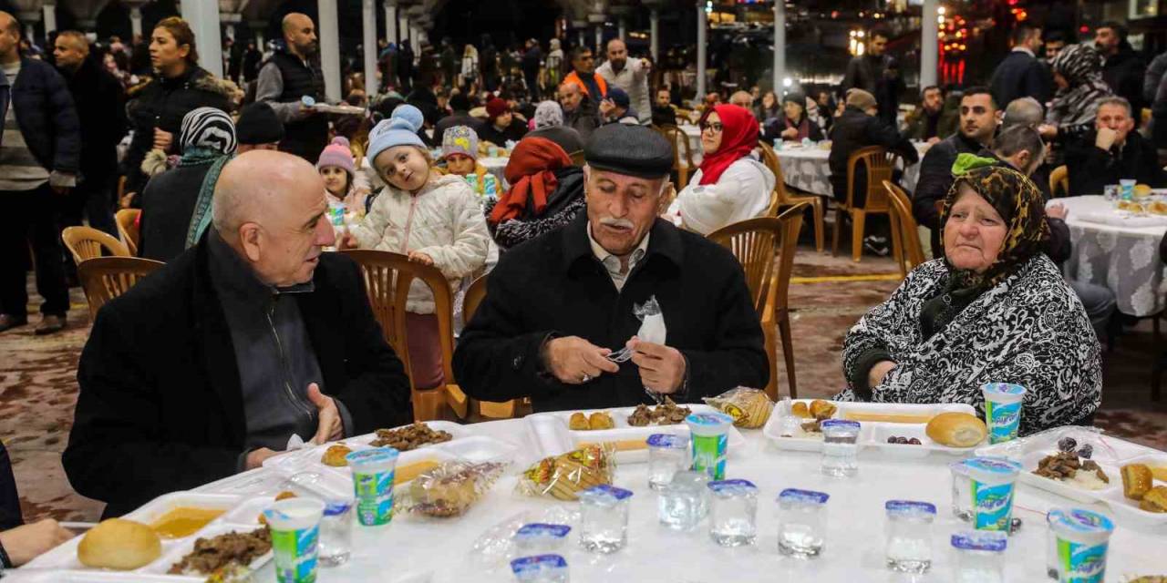 Yenimahalle’de Mahalle İftarlarının İlki Şentepe’de Yapıldı