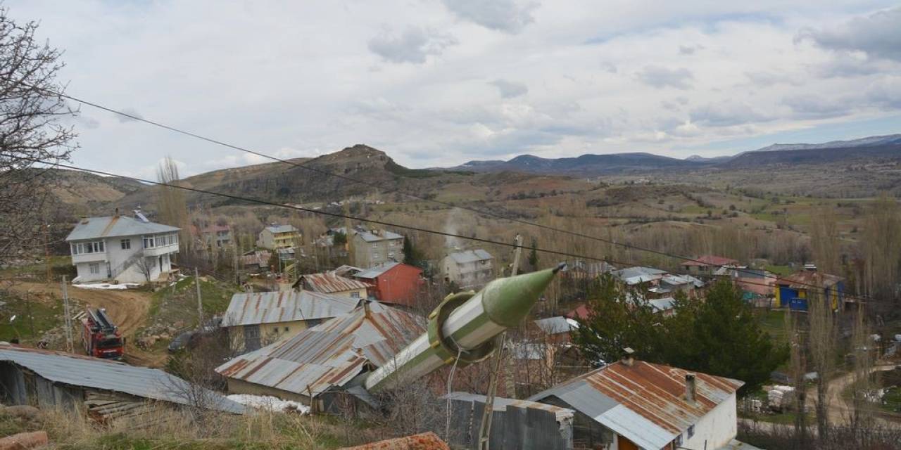 Kahramanmaraş Depreminde Giresun’da Hasar Gören Tarihi Caminin Minaresi İş Makinesi İle Yıkıldı