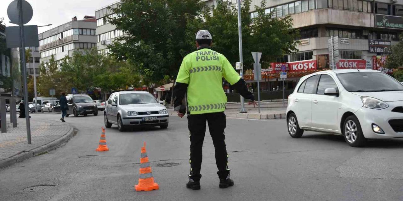 Konya’da Trafik Polisleri Yaya Geçidi Kullanımına Dikkat Çekti