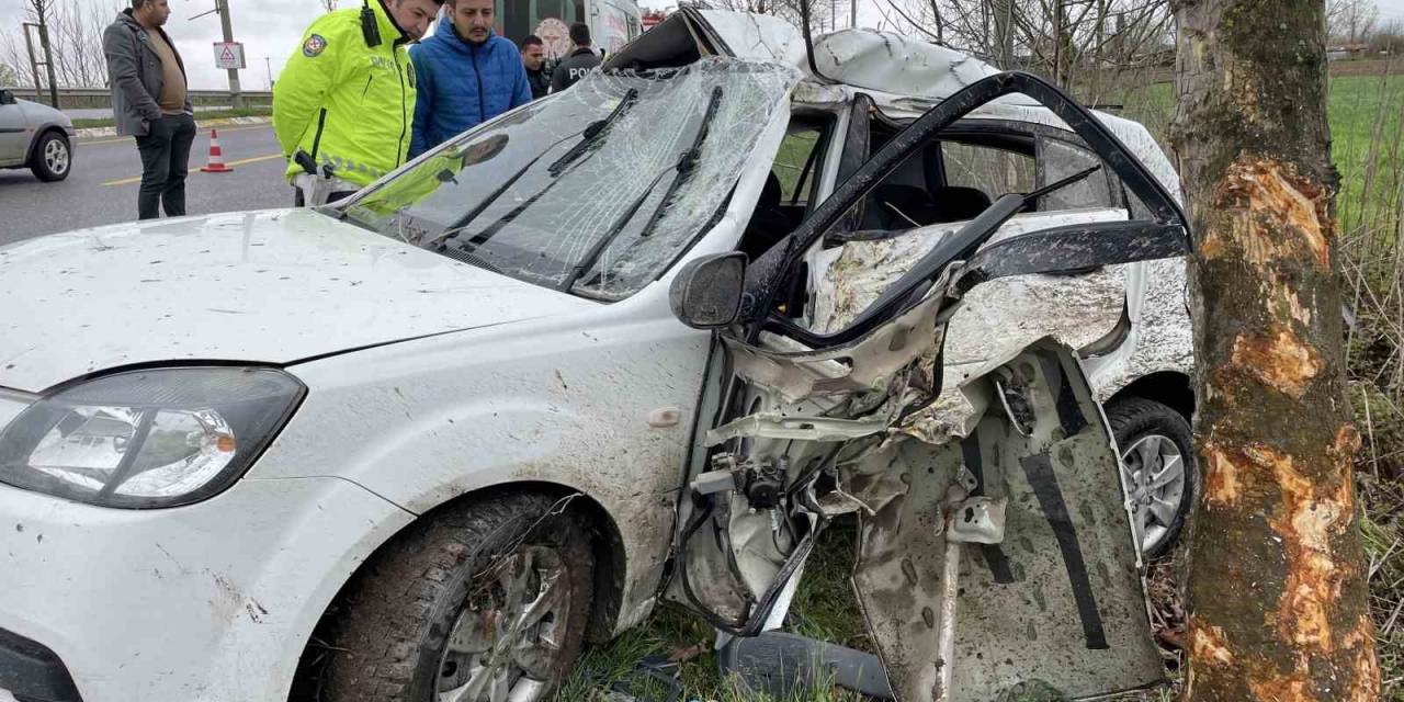 Sakarya’da Otomobil Ağaca Çarptı: 1 Ölü