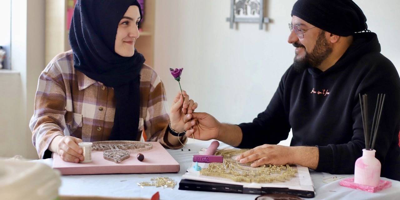 Aşklarına Vesile Olan Filografi Sanatını Yeni Nesillere Aktarıyorlar