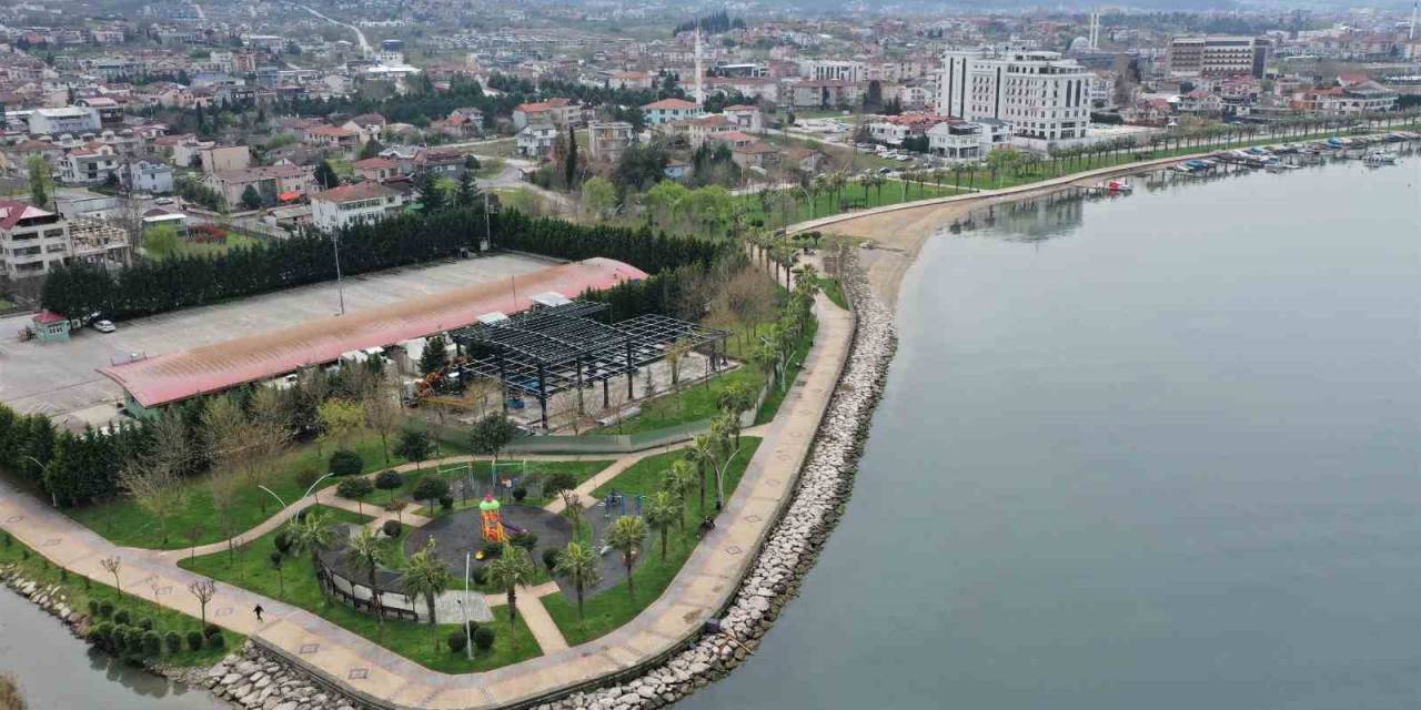 Başiskele Sahiline Yeni Sosyal Tesis Yapılıyor