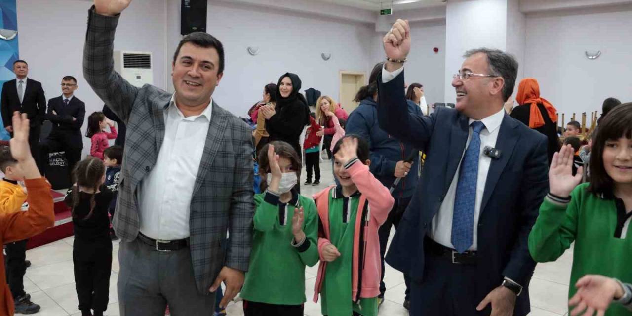 Kaymakam Ve Belediye Başkanı Çocuklarla Oyun Oynadı, Ortaya Renkli Görüntüler Çıktı