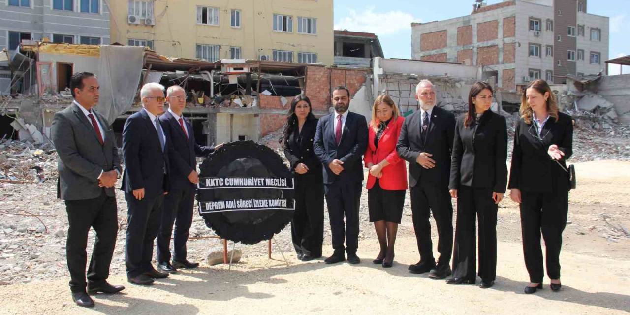 Kktc Komite Üyeleri İsias Otel’in Bulunduğu Alana Siyah Çelenk Bıraktı