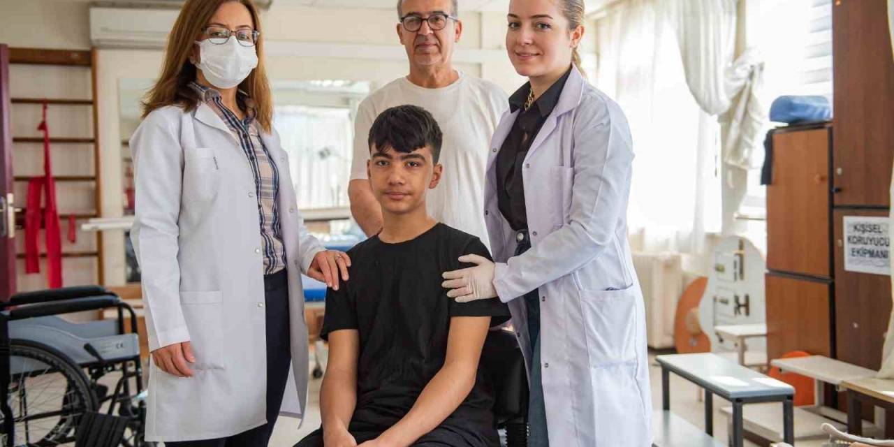 Enkazdan Kurtarılan Mustafa, İlk Adımlarını İzmir’de Attı