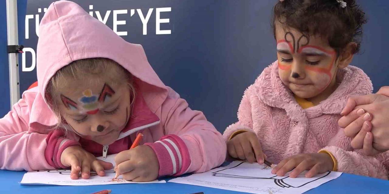Depremzede Çocuklar Afetin İzlerini Oyunlarla Silmeye Çalışıyor