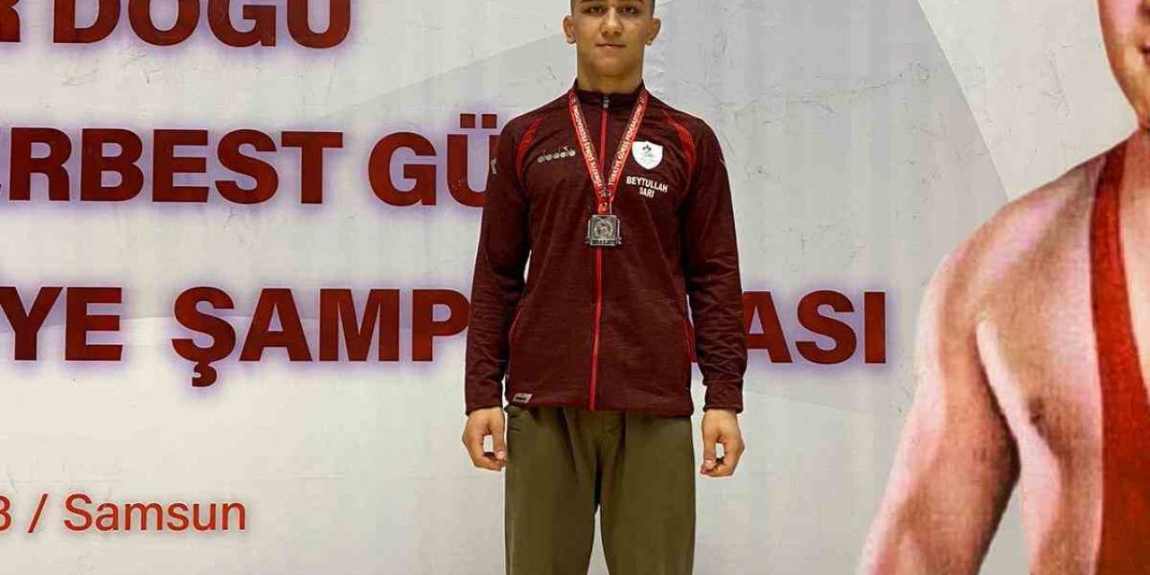 Kulalı Genç Güreşçi Milli Takıma Seçildi