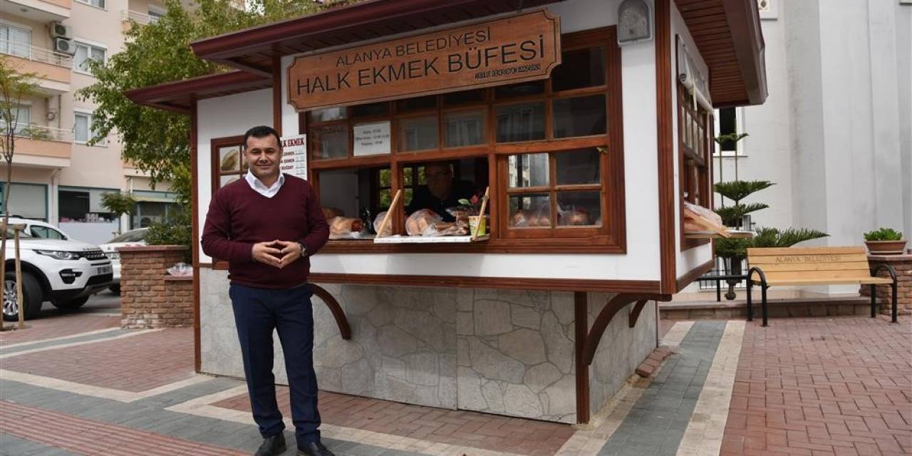 Alanya Belediyesi Halk Ekmek Büfelerinde Satılan Pidelere Yoğun İlgi