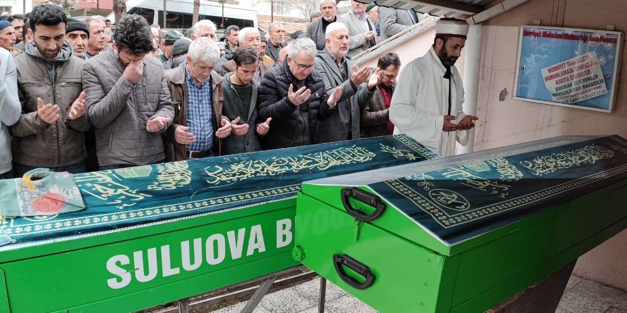 İmam Evladın En Acı Görevi: Anne Ve Babasının Cenaze Namazlarını Kıldırdı