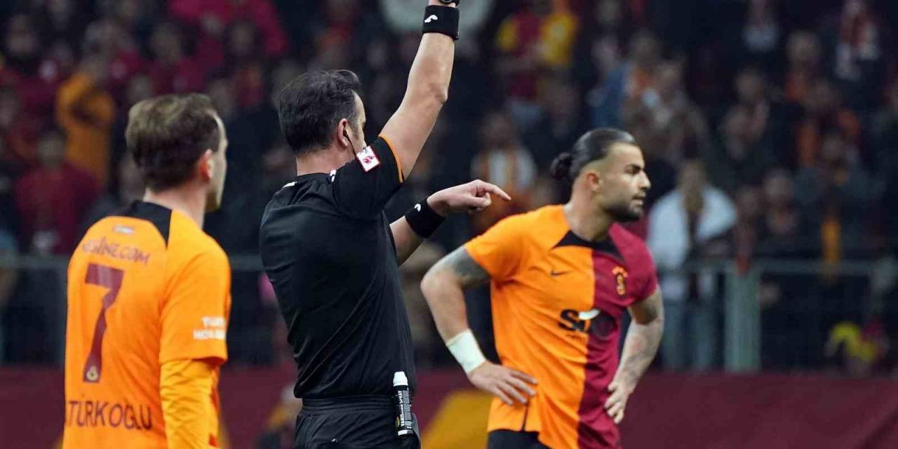 Emre Belözoğlu Kırmızı Kart Gördü