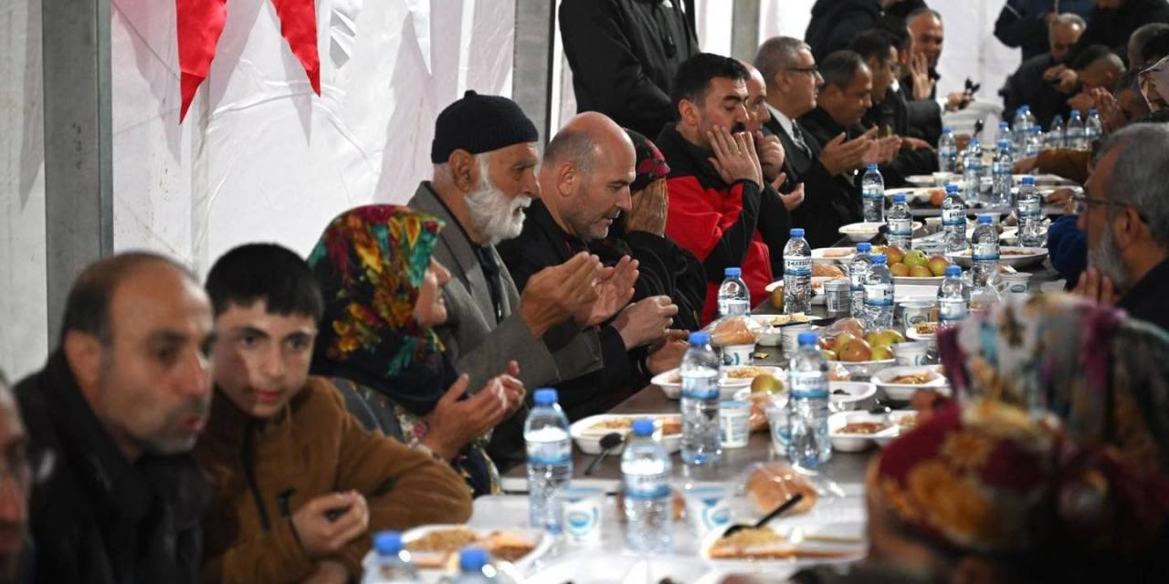 İçişleri Bakanı Soylu, Depremin Merkezi Pazarcık’tan Duyurdu: "köylere Konteyner Vereceğiz"