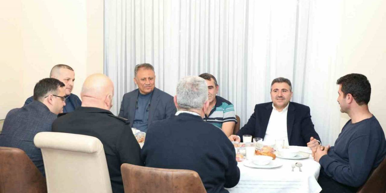 Vali Atay, Depremzede Aile İle İftar Yaptı