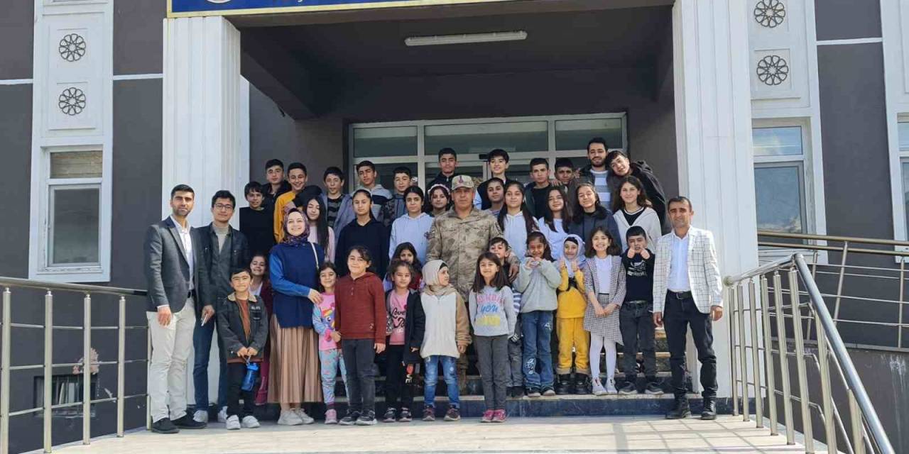 Jandarma Ekipleri Şırnaklı Öğrencileri Ağırladı