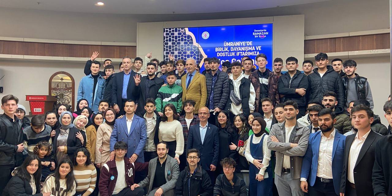 Ümraniyeli Gönüllü Gençler İftar Yemeğinde Buluştu