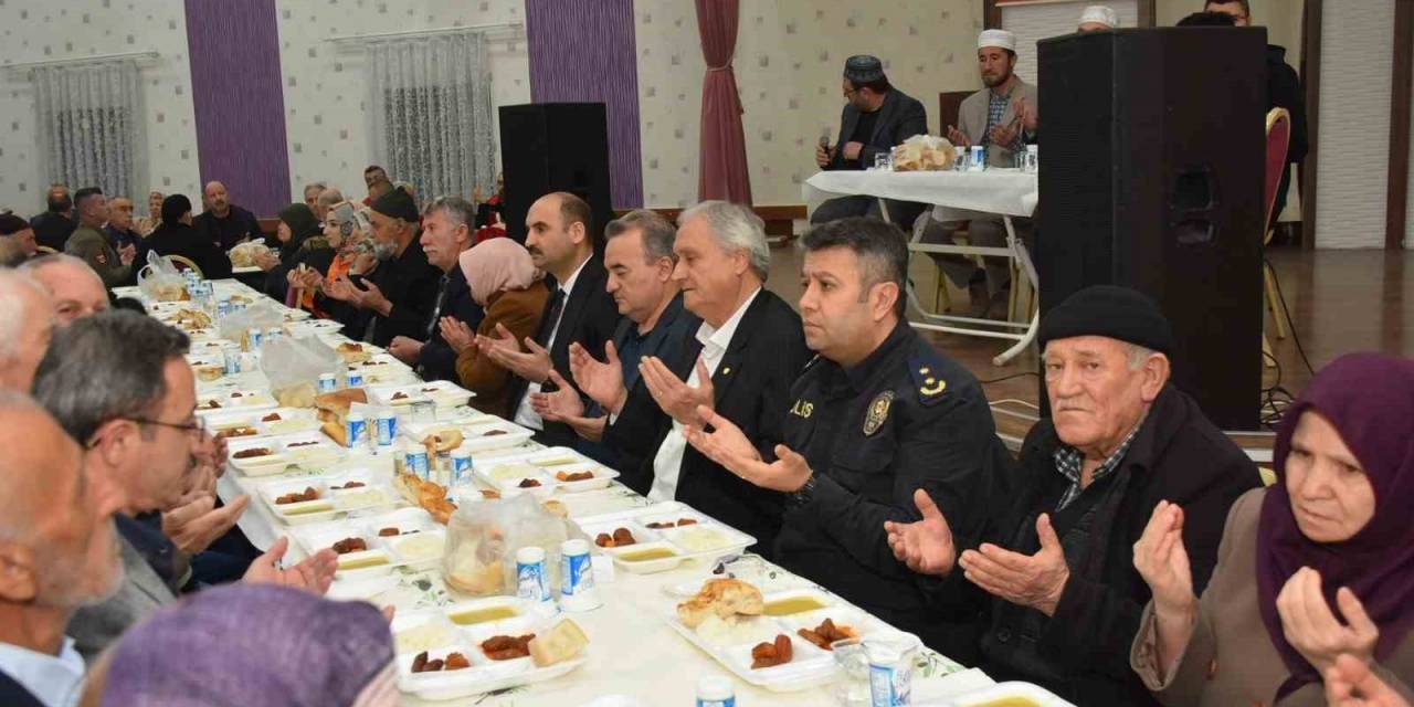 Bozüyük’te Şehit Aileleri Ve Gaziler Dayanışma Derneği Tarafından İftar Programı Düzenlendi
