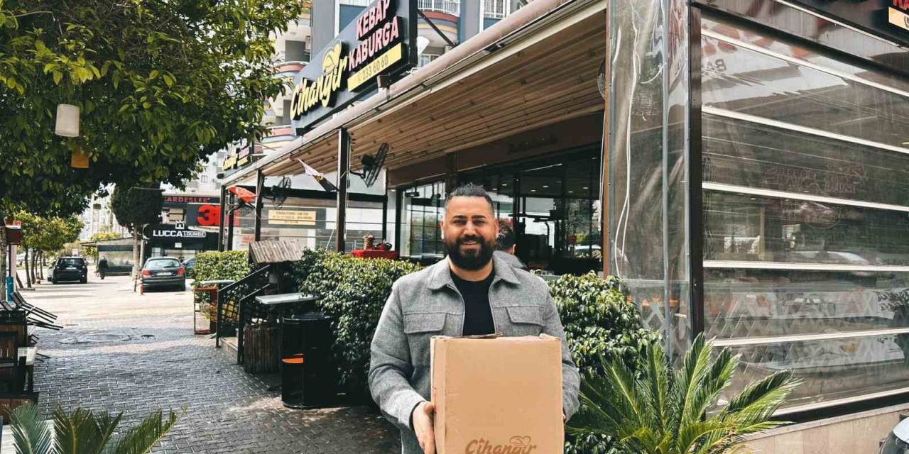 Adanalı Kebapçıdan Bin Depremzedeye Ramazan Kolisi