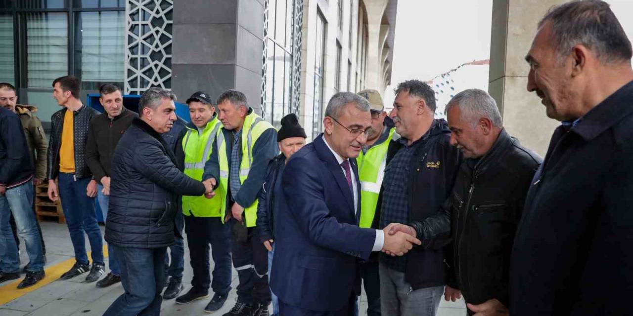 Kütahya Belediyesi’nin Deprem Bölgesine Yardımları Devam Ediyor
