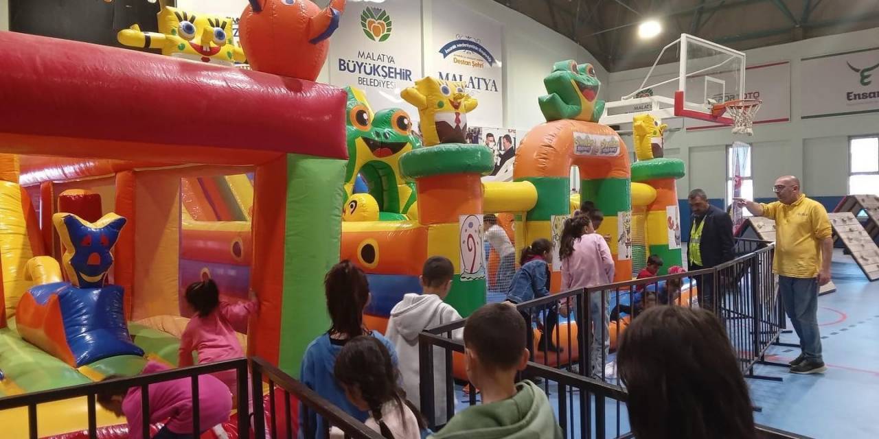 Elazığ Belediyesi, Depremden Etkilenen Çocukları Yalnız Bırakmıyor
