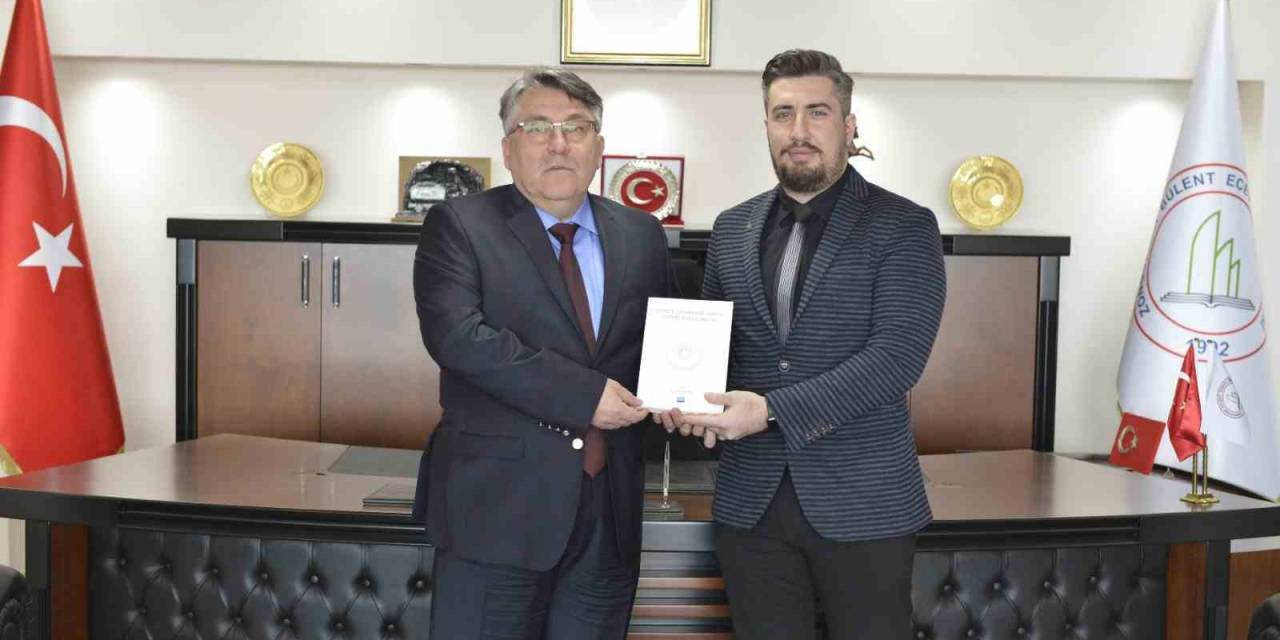 Dr. Gümüş, Yeni Yayınlanan Kitabını Zbeü Rektörü Özölçer’e Takdim Etti