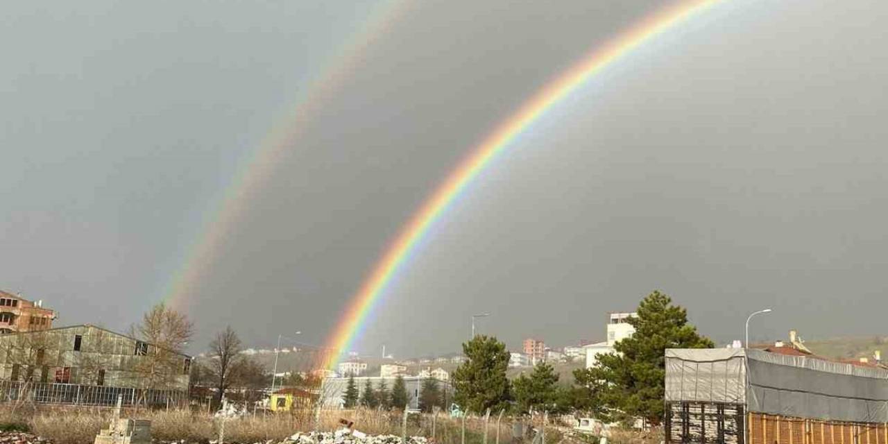 Gökkuşağı Görsel Şölen Oluşturdu