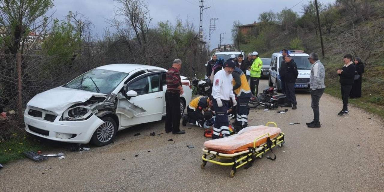 Otomobil İle Motosikletin Çarpması Güvenlik Kamerasına Yansıdı