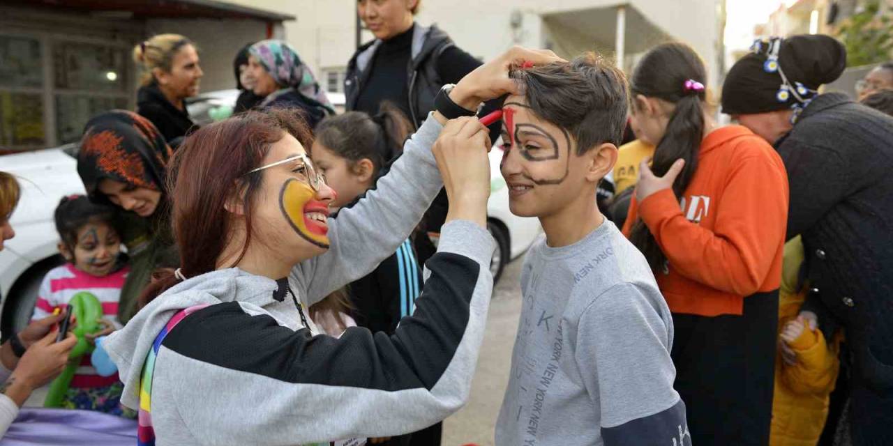 Muratpaşa’da Mahalleliler Aynı Sofrada Buluştu