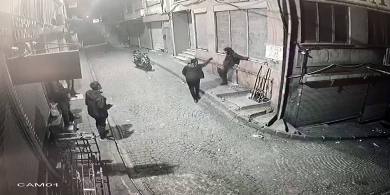 Fatih’te Dehşet Anları Kamerada: Tartıştığı Şahsı Silahla Vurarak Öldürdü